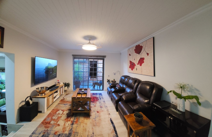 5 Bedroom Property for Sale in Langenhovenpark Free State